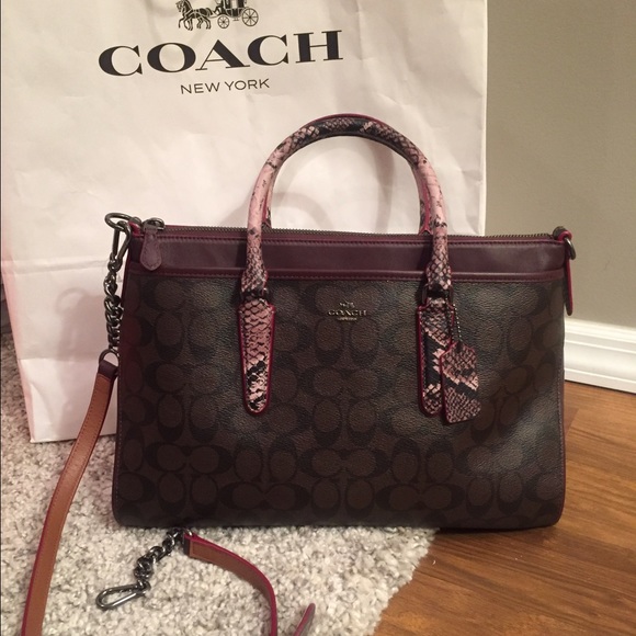 Coach Handbags - 💜Coach Sig Morgan Satchel💜