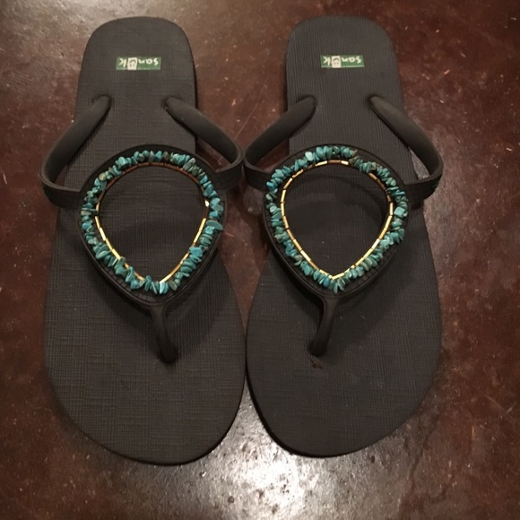 Sanuk Flip flops