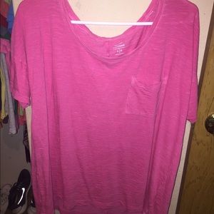 Old navy tee with pocket