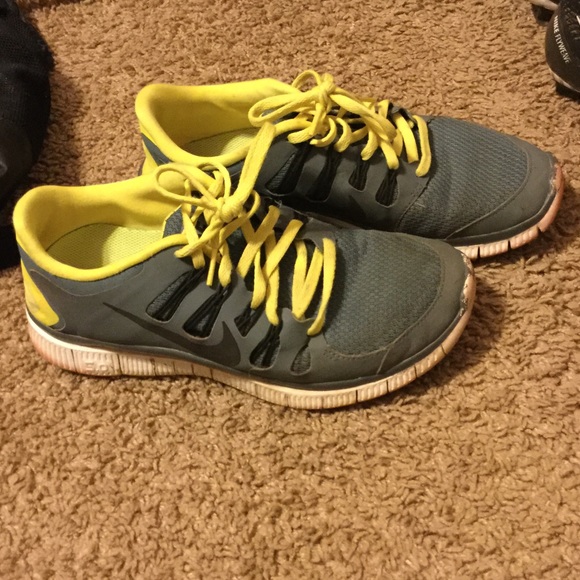 Men or women's Nike tennis shoes
