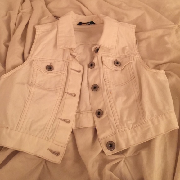 Little white vest
