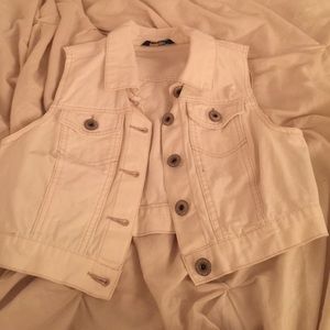 Little white vest