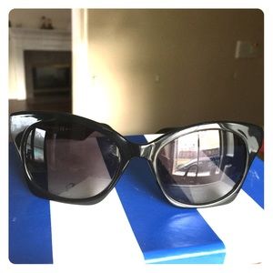 Alexander McQueen sunnies