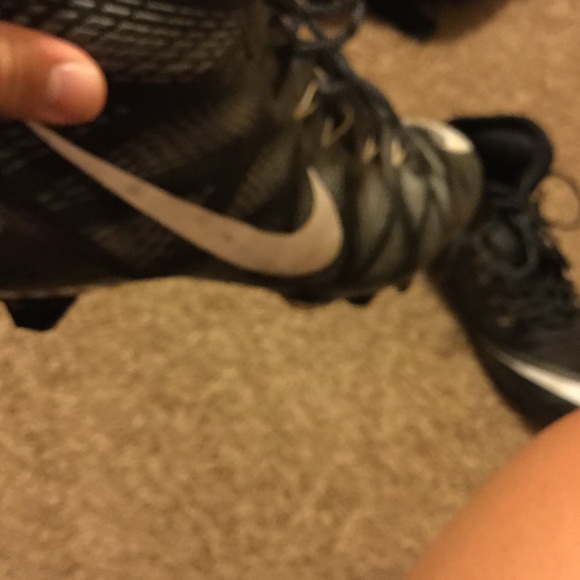 Okay condition football cleats! - Picture 3 of 3