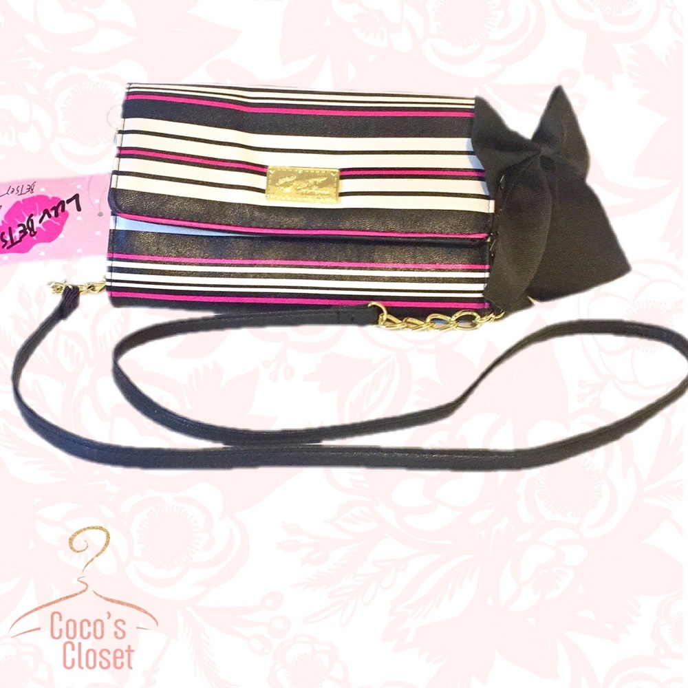 🆕 Betsey Johnson wallet on a chain