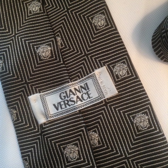 GIANNI VERSACE TIE. Reduced - Picture 2 of 3