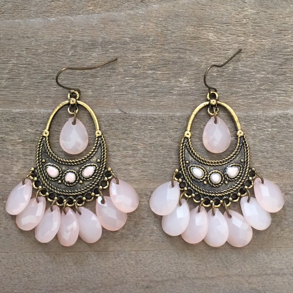 Clara Chandelier Earrings in Pale Pink
