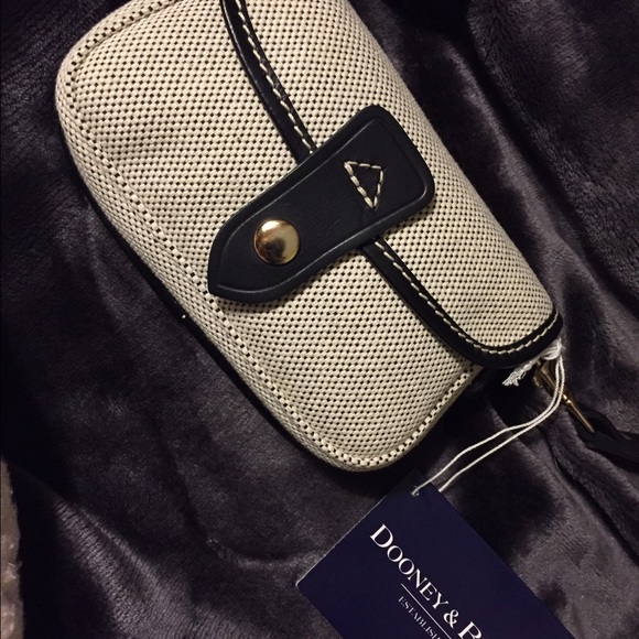 Dooney & Bourke Eva Wristlet NWT Cream Fabric
