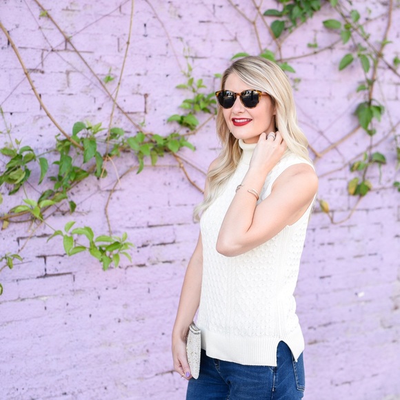 Cable Knit Sleeveless Turtleneck