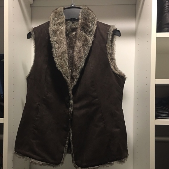 ~•.Faux suede vest.•~