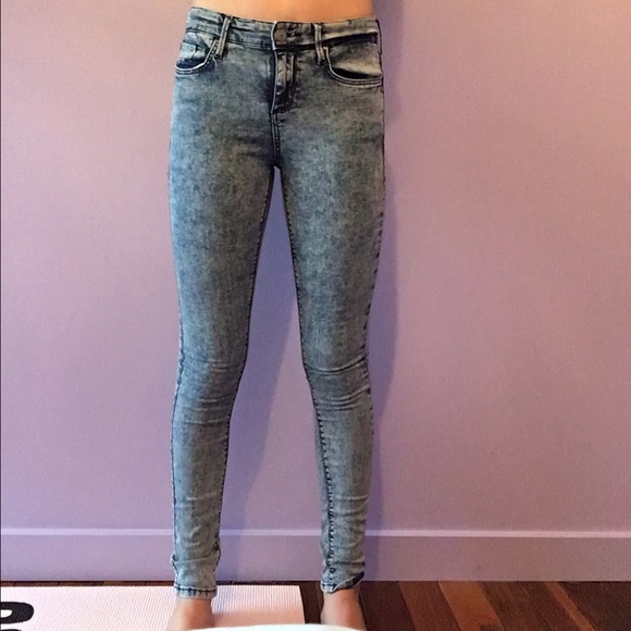 Light blue acid wash skinny jeans💙💙