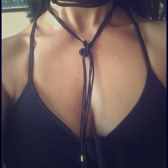 Choker ****