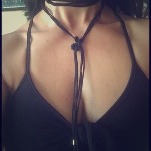 Choker ****