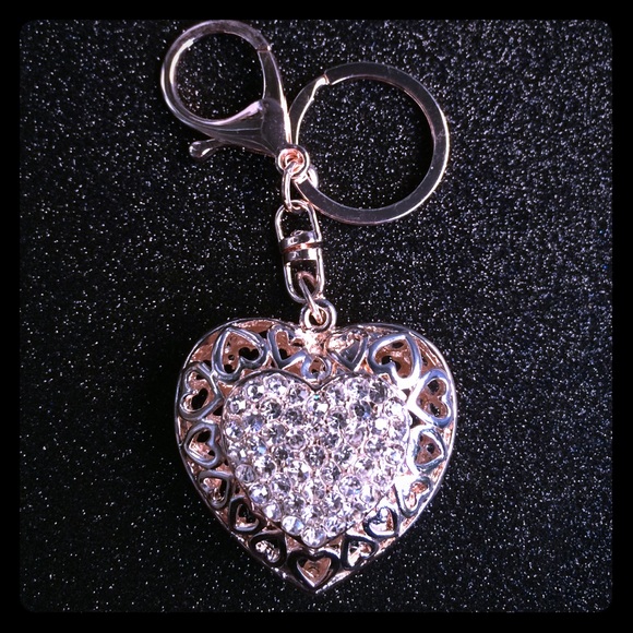 NWOT 3D jeweled rose gold heart keychain 💛💎