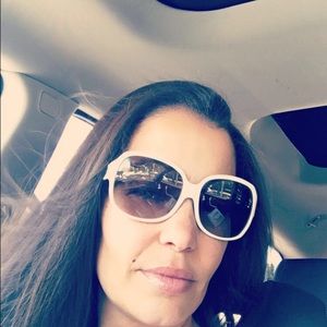 Meet your Posher, Johnette