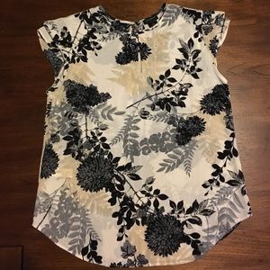 Ann Taylor SZ XS Ruffled Cap Sleeve Blouse.