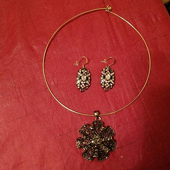 Necklace and earring set