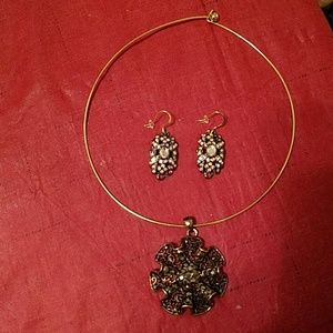 Necklace and earring set
