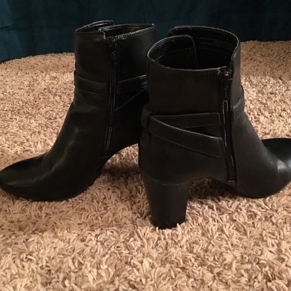 Black bootie - Picture 2 of 2