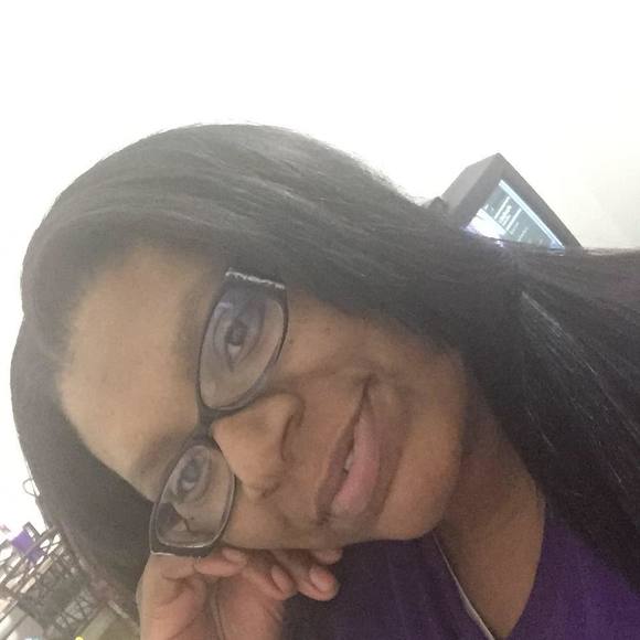 Meet your Posher, Whitney - Picture 1 of 1