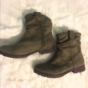 Olive suede Nine West booties!