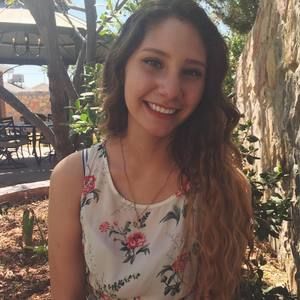 Meet your Posher, Larissa