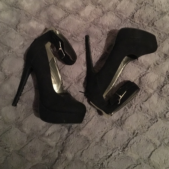 5 inch Black platform heels Size 6