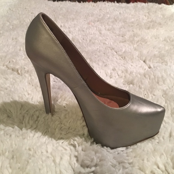 *Only worn once* Aldo heels - versatile color!