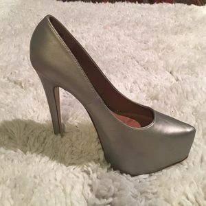 *Only worn once* Aldo heels - versatile color!