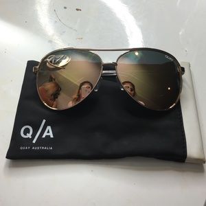 Quay vivienne gold sunnies