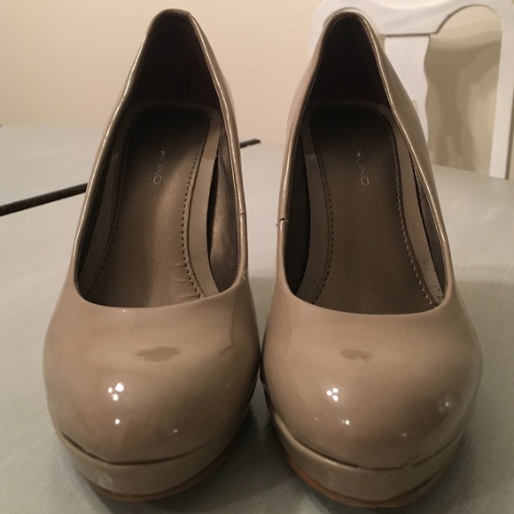 Bandolino Galleigh Platform Pumps