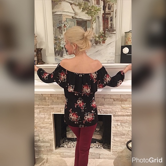 Stunning floral knit jersey top! Off/on shoulder - Picture 2 of 2