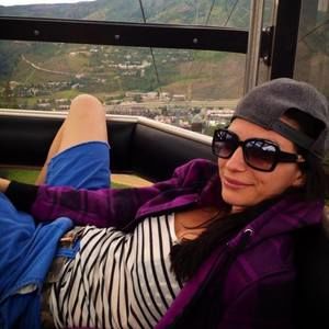 Meet your Posher, Julia