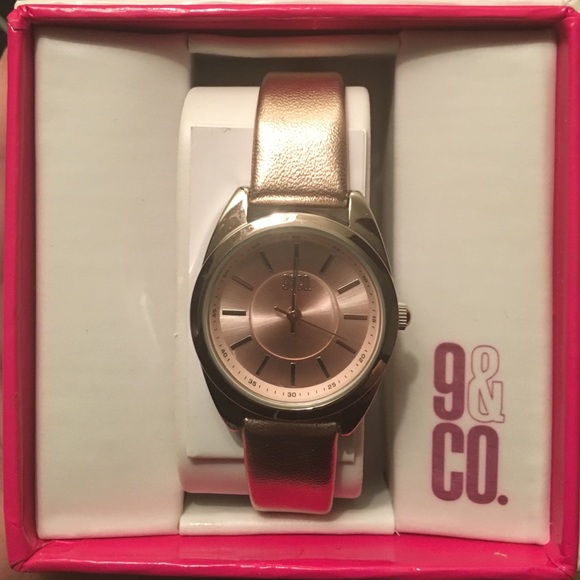 Lady's watch new in box never worn😍❤