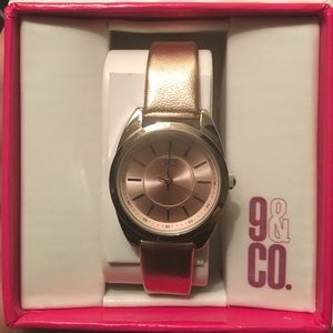 Lady's watch new in box never worn😍❤