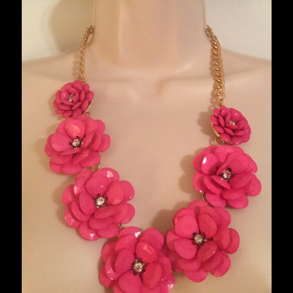 Pink rhinestone necklace