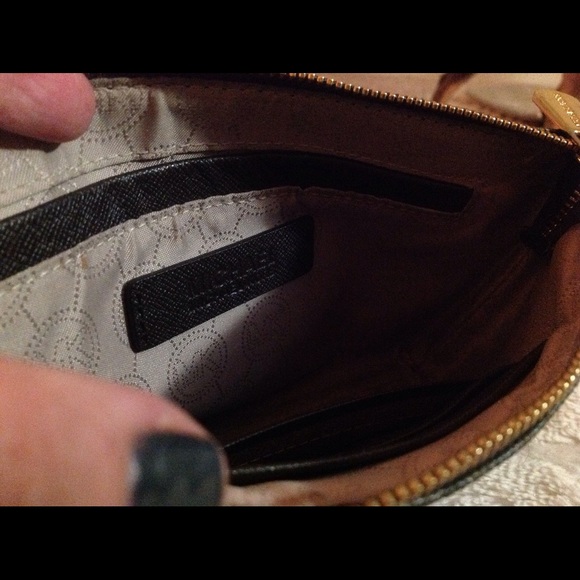 Authentic Michael Kors Wristlet - Picture 4 of 4