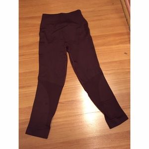 SOLD!! Maroon Lululemon Leggings - Zone In