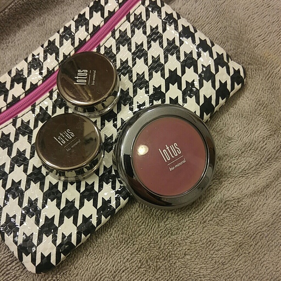 🚫Traded🚫FREE BAG + Lotus Cosmetics bundle