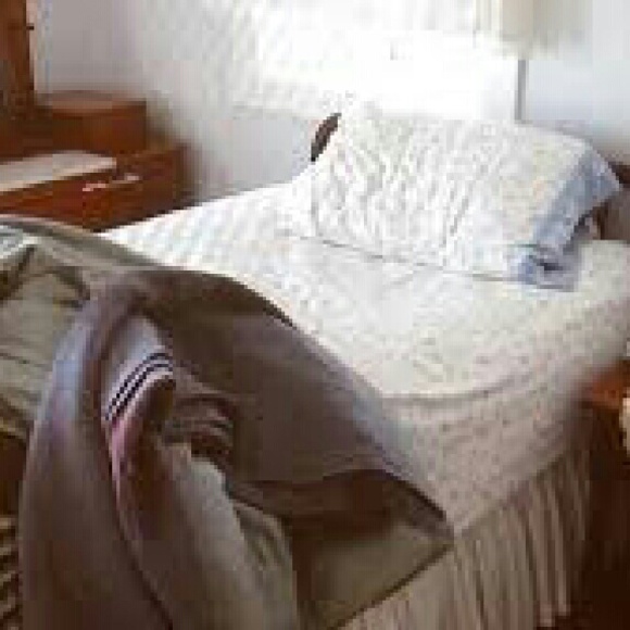 WHEN DO POSHERS SLEEP???!!!!! - Picture 2 of 4