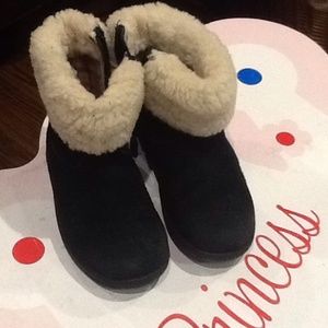 Super cute toddler girl size 7 authentic ugg boots