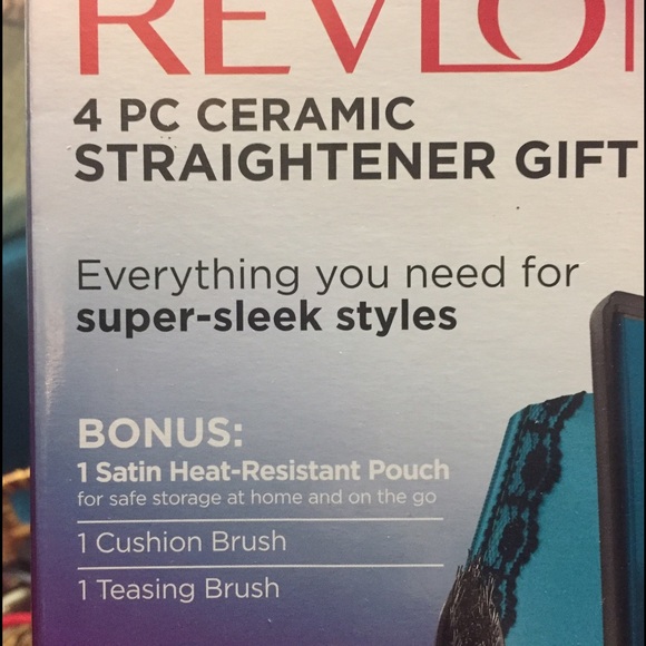 Revlon ceramic straightener gift set 4 pc NEW - Picture 2 of 3