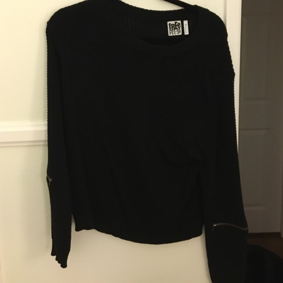 BLACK SWEATER