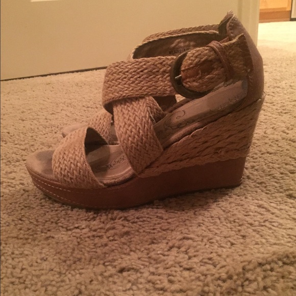 Wedge sandals from Buckle. - Picture 4 of 4