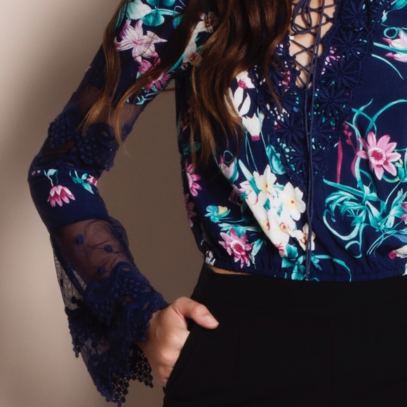 Lace Up Lace Insert Crop Top - Picture 4 of 4