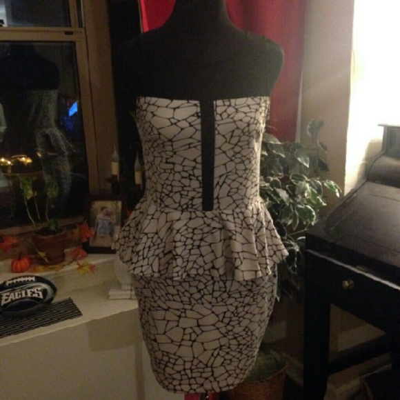 Black and white patterned dress