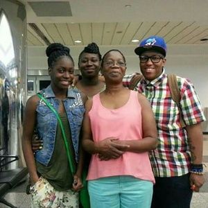 Meet your Posher, Valecia