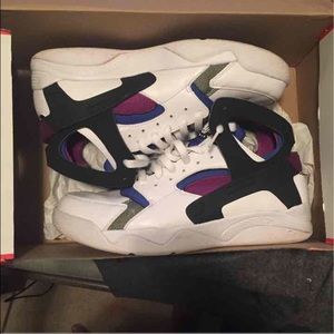 Size 12 mid top Harrachies