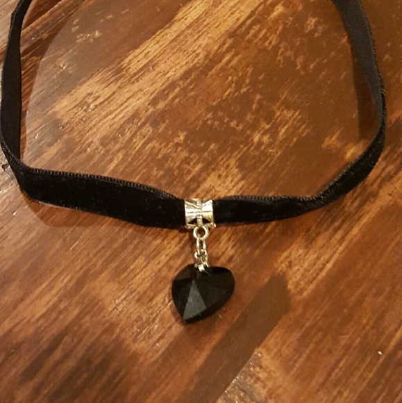 NEW Black heart choker - Picture 2 of 3