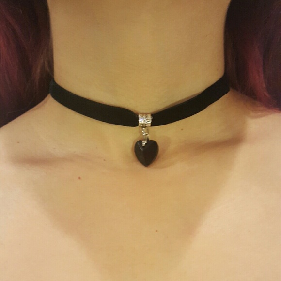NEW Black heart choker - Picture 3 of 3